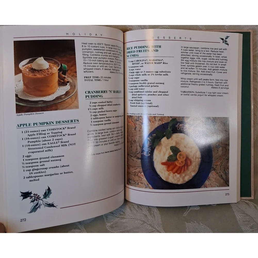 Treasury of Christmas Cookbook 500+ Holiday Recipes Hardcover 1997 Publications